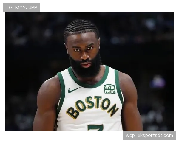 杰伦·布朗通过突破拉开空间提升球队关键时刻得分效率