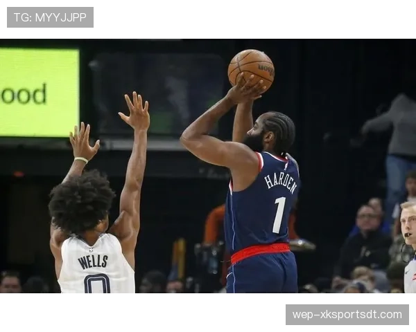 伦纳德关键时刻单打回暖，对比乔治更稳定